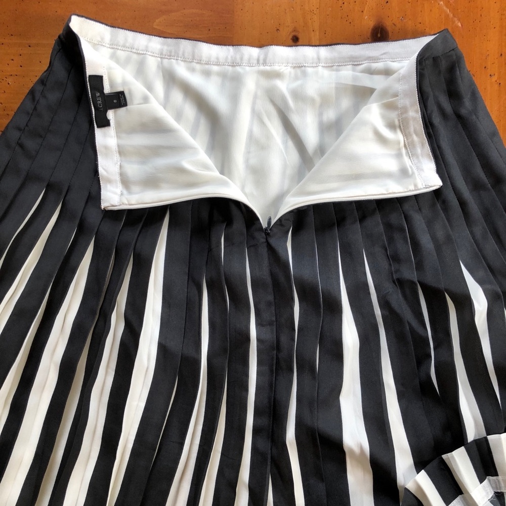 ♣️ J. Crew Black & White Pleated Skirt | Sz 6 | - Picture 7 of 7